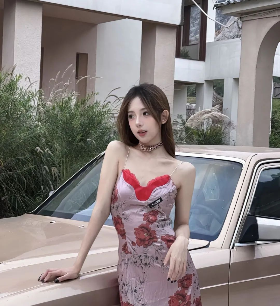 某车企倒闭?员工可以自费上班,旗下女主播喜提流量,直播到一半发现公司没了!