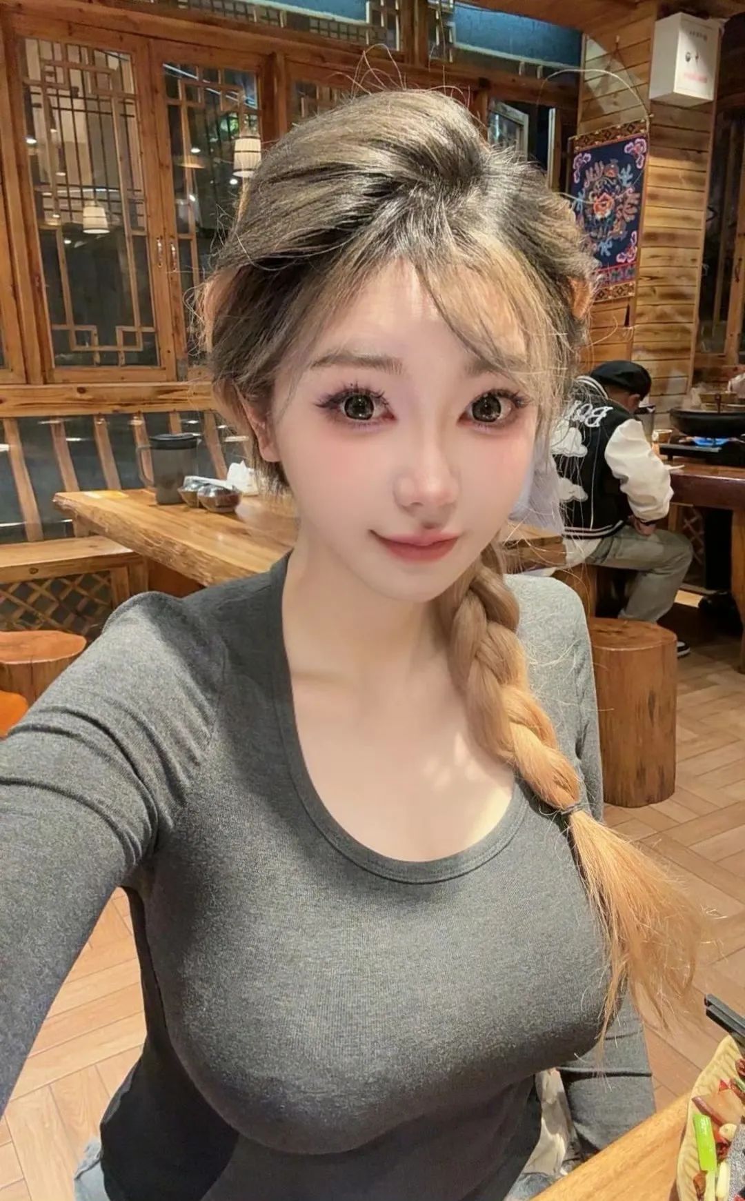写真一姐称被已婚男私信称要养她,自己拒绝后,直接将两人聊天记录发到男人视频评论区,扬言让其社4!