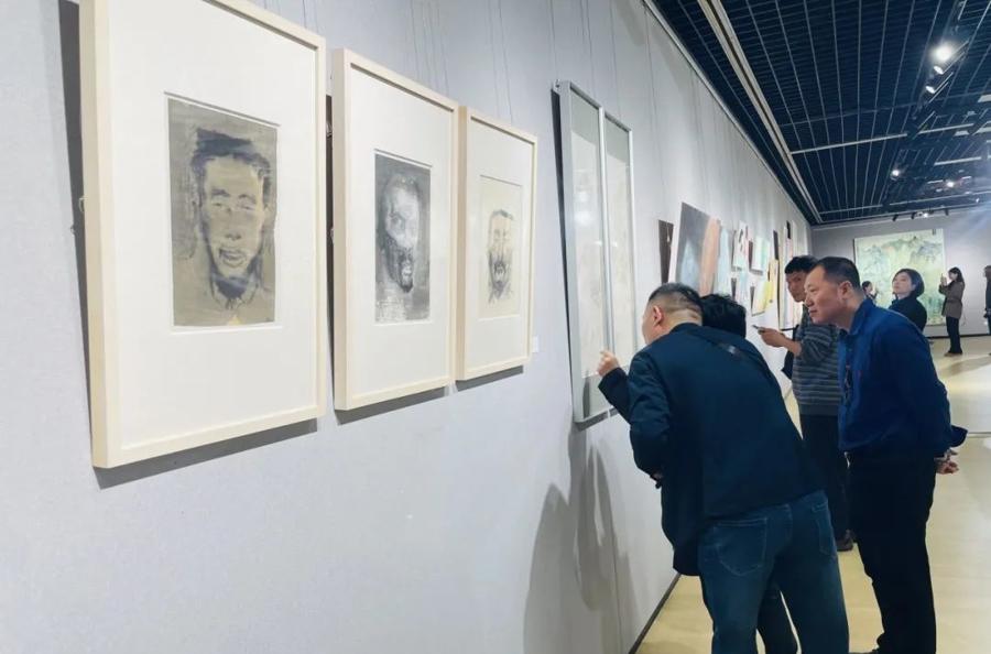 AI介入中国画创作：是辅助创作范例还是降低艺术门槛？__AI介入中国画创作：是辅助创作范例还是降低艺术门槛？