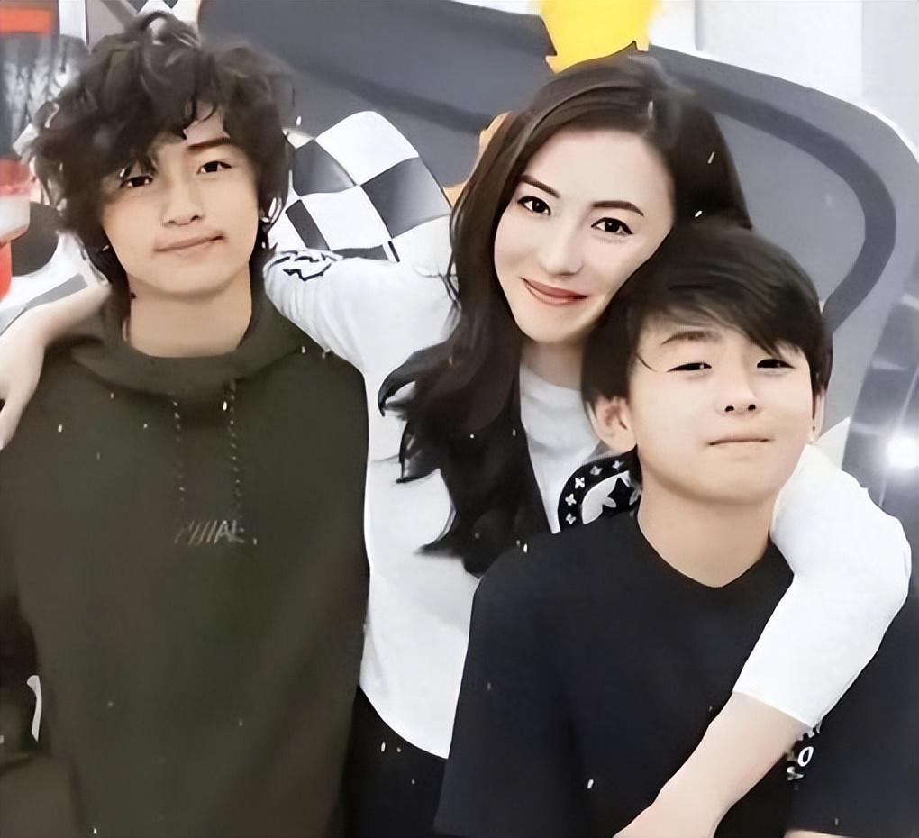 张柏芝前老板爆料大瓜,其最后尊严恐难保,娱乐圈再掀风波